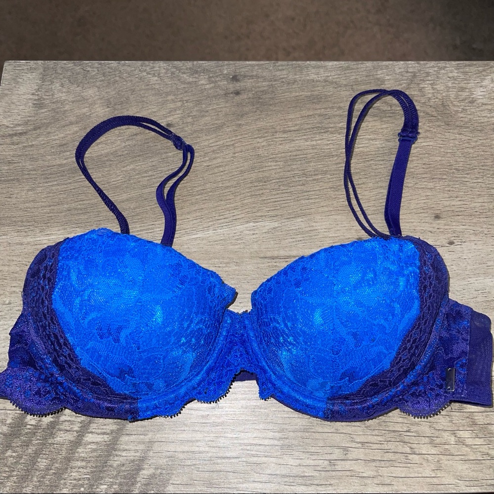 Pink Victoria’s Secret bra